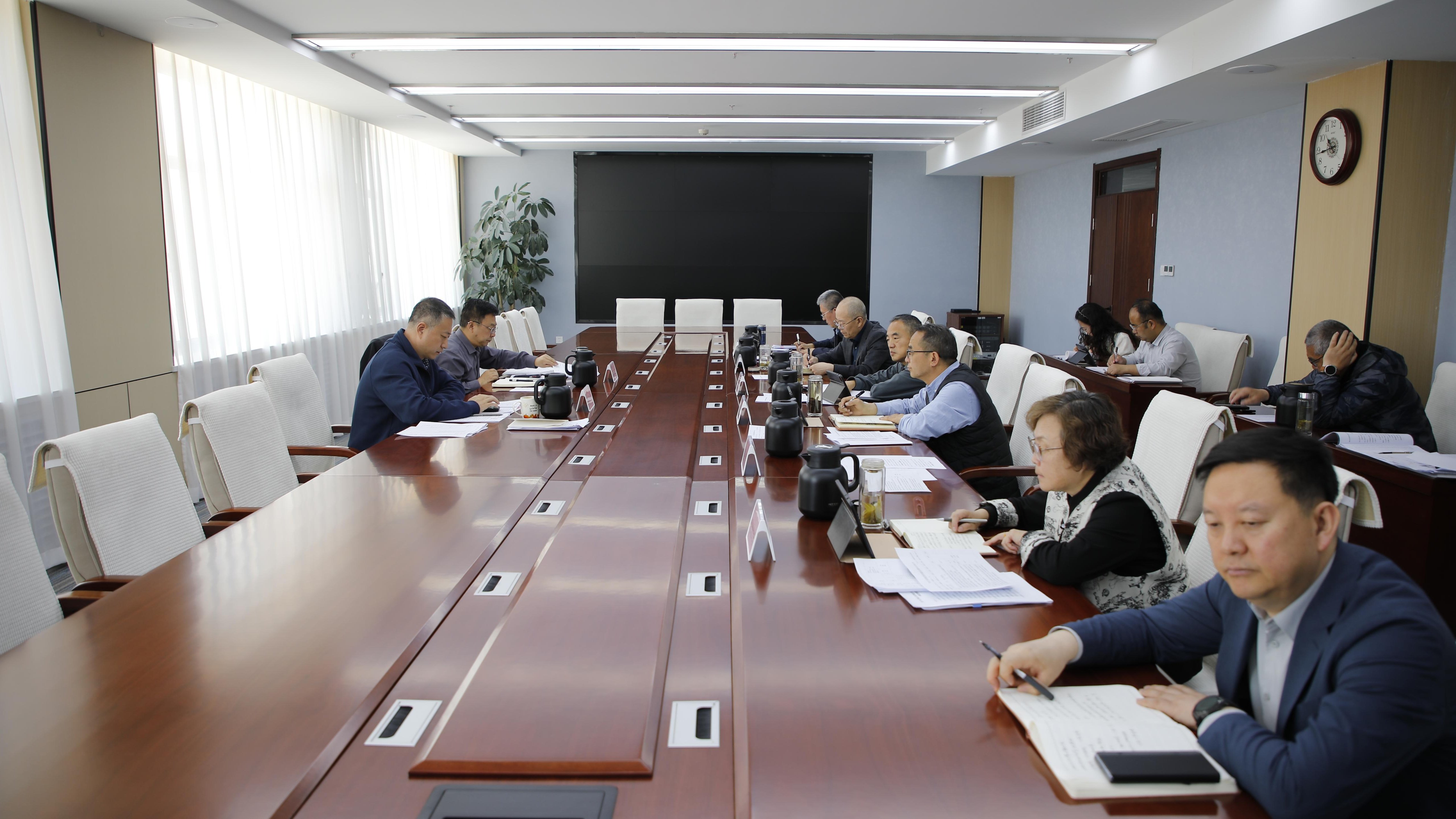 学校召开党委专题会议研究全面从严治党、党风廉政建设和反腐败工作